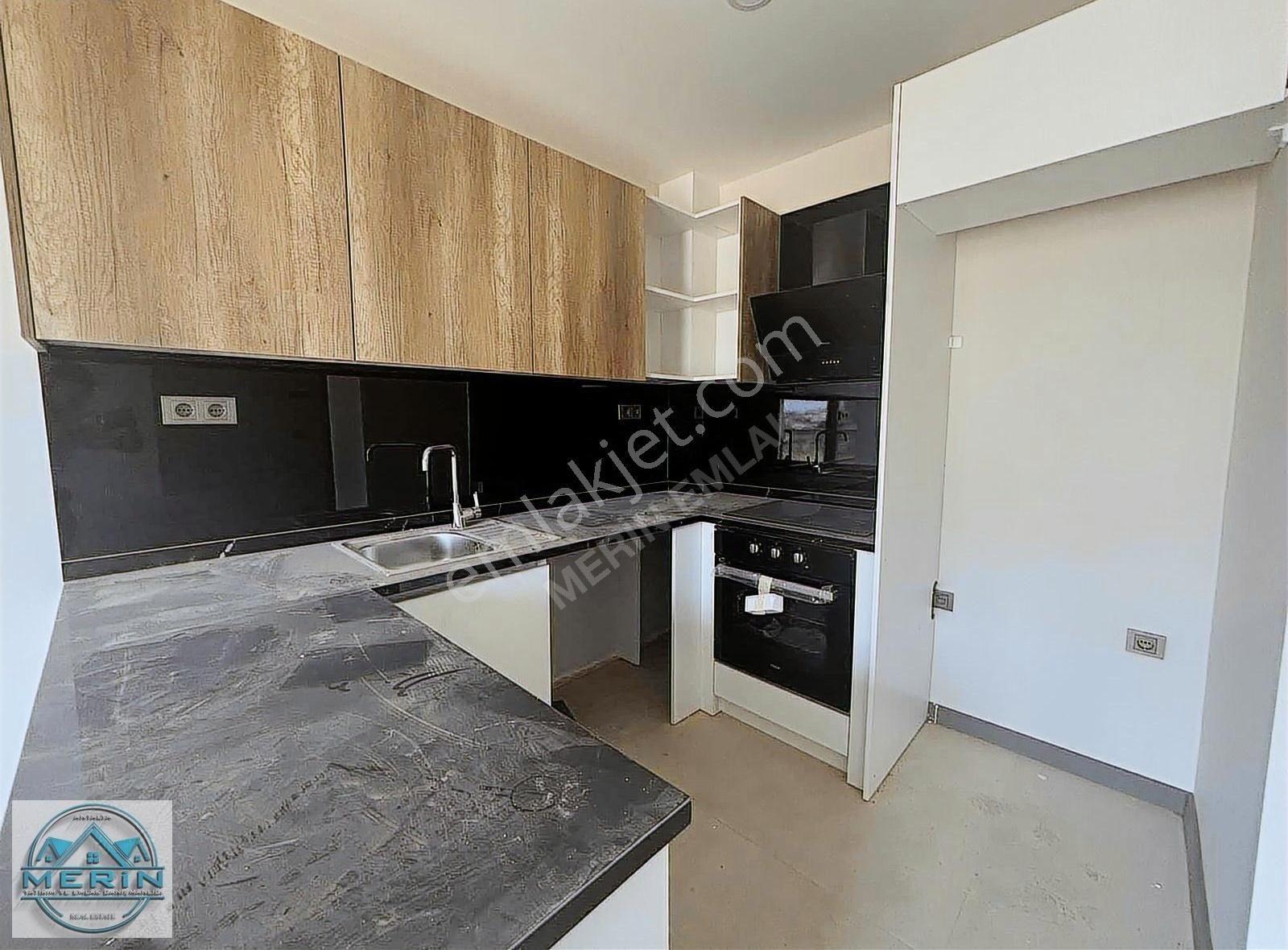 Altıntaş Cross Twins'te Lüks 1+1 Katta Asansörlü Satılık Daire - Görsel 5