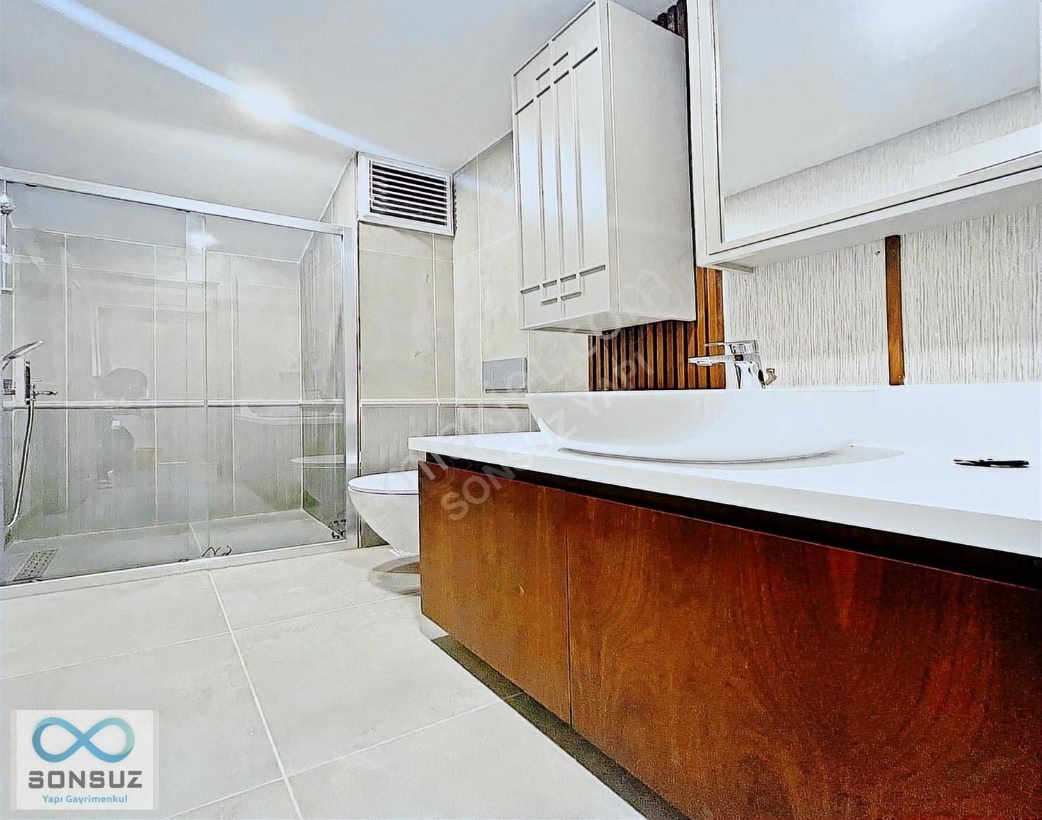 Beylikdüzü Nde Kapalı Havuzlu Güvenlikli Sitede Deniz Manzaralı