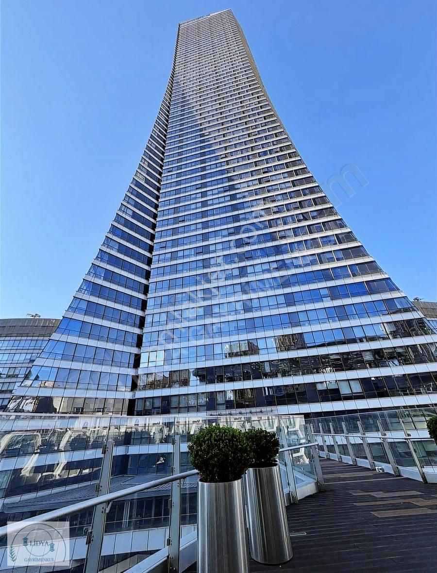 Metropol İstanbul 40.katta Panaromik Manzaralı 87m2 Eşyalı 1+0