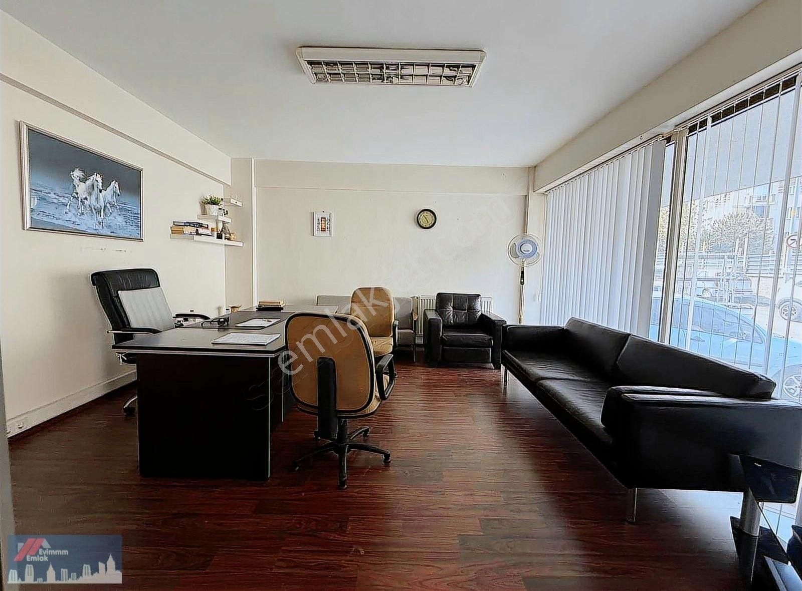 Ümraniye Atatürk Mahallesi 150 M2 Satılık Depolu Dükkan