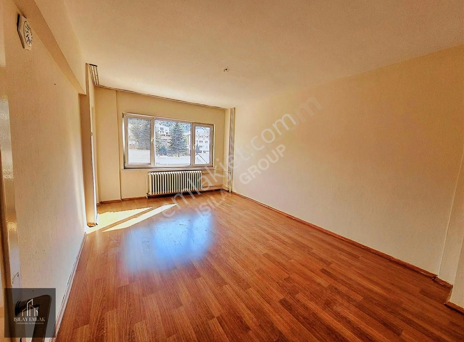 Afyon Işılay Emlak'tan Kurtuluş Caddesi Kiralık 3+1 Daire