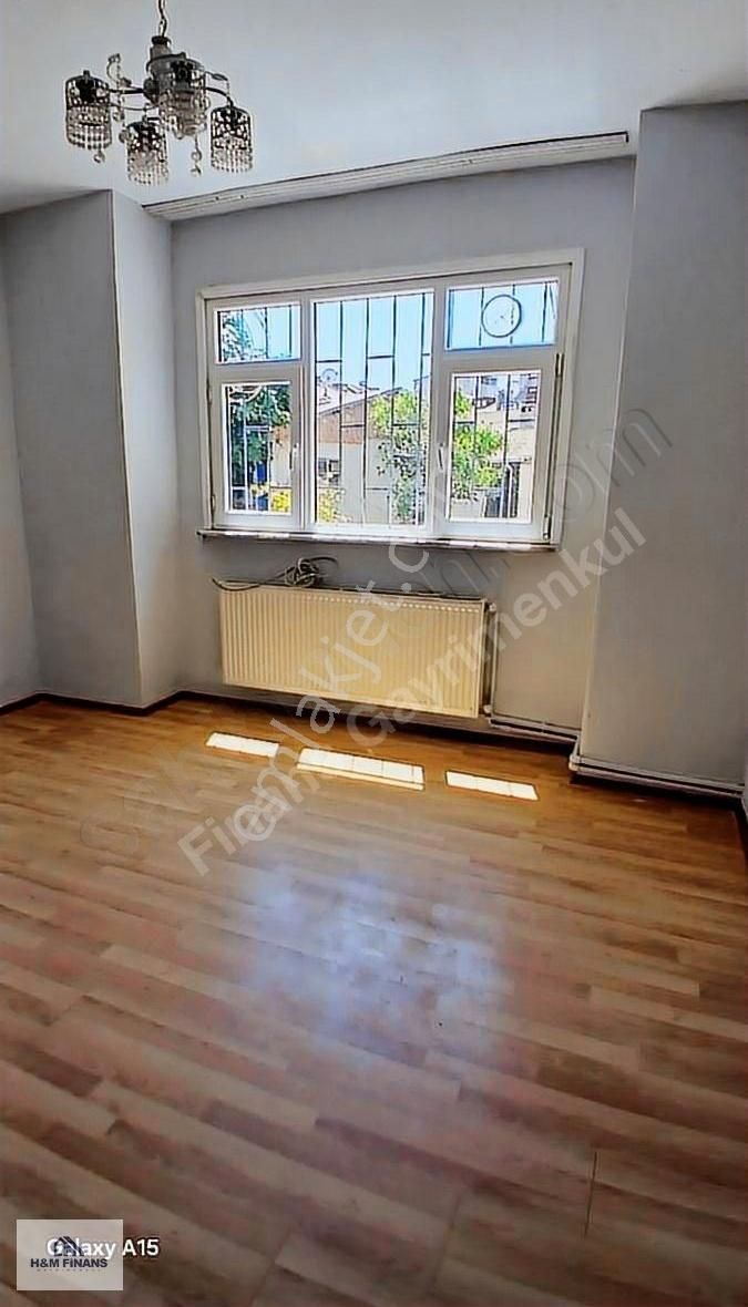 Ünalan Mahallesinde 1+1 Ayrı Mutfaklı Giriş Kat Kiralık Daire