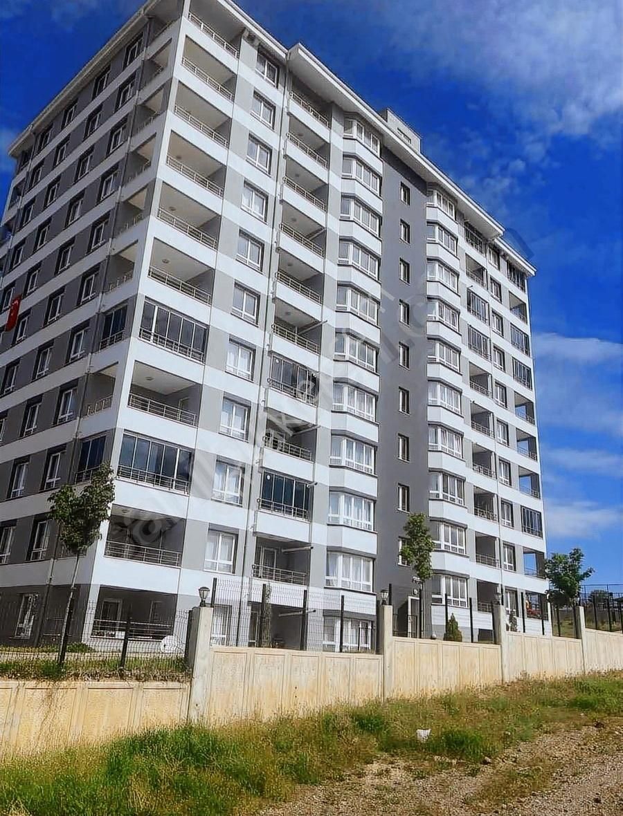 Güçlü Birlik Sitesinde İskanlı Tapulu