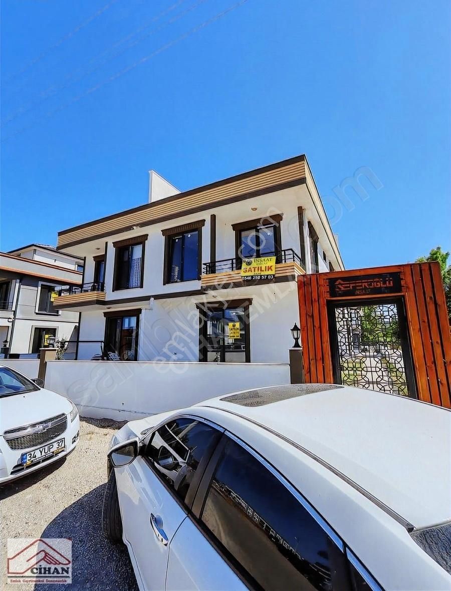 Aziziye Mah. Cadde Üzerinde Havuzlu Site İçerisinde 3+1 Tribleks