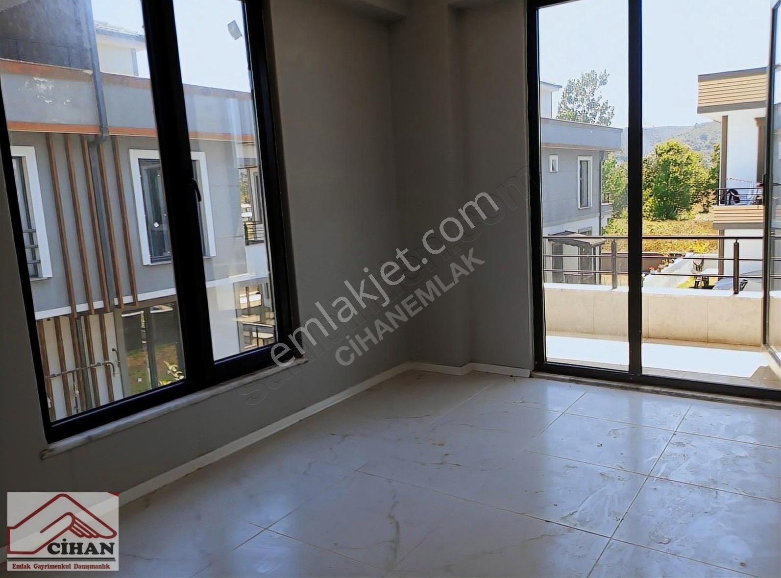 Aziziye Mah. Cadde Üzerinde Havuzlu Site İçerisinde 3+1 Tribleks - Görsel 9