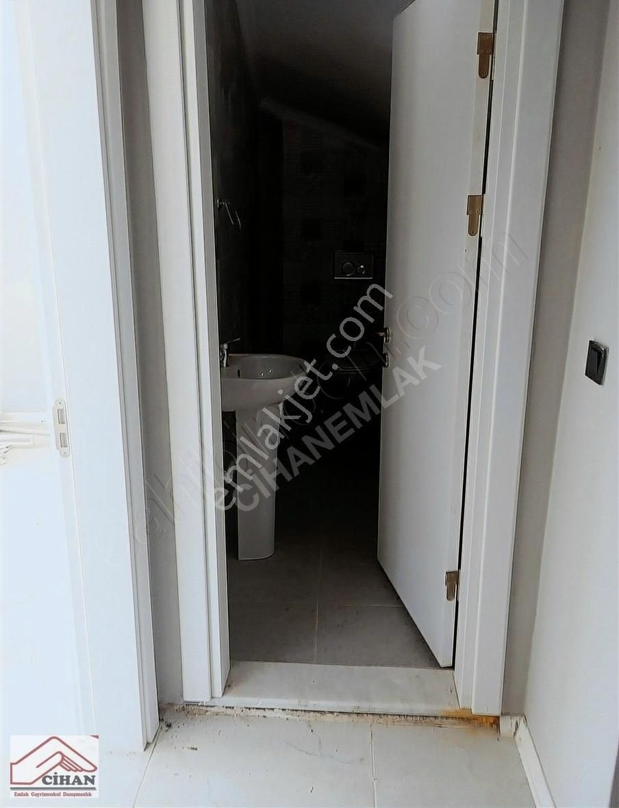 Aziziye Mah. Cadde Üzerinde Havuzlu Site İçerisinde 3+1 Tribleks - Görsel 17