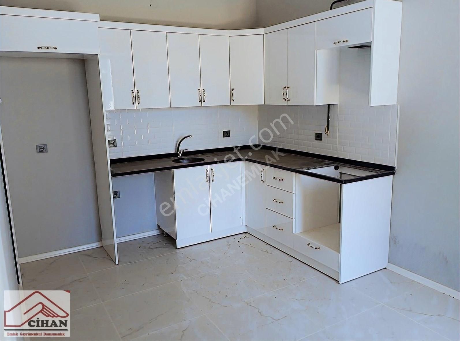 Aziziye Mah. Cadde Üzerinde Havuzlu Site İçerisinde 3+1 Tribleks - Görsel 4