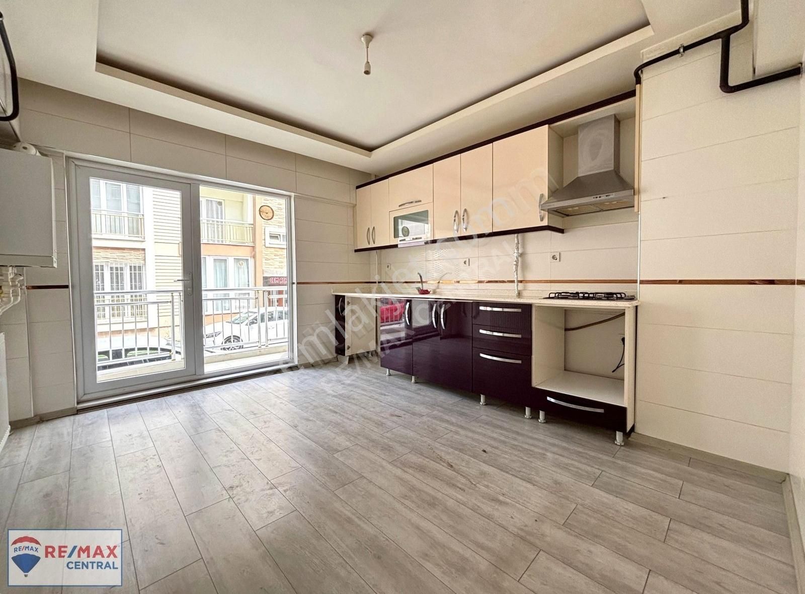 Remax Central'dan Ferhatbostan Mahallesinde Satılık 135m2 3+1