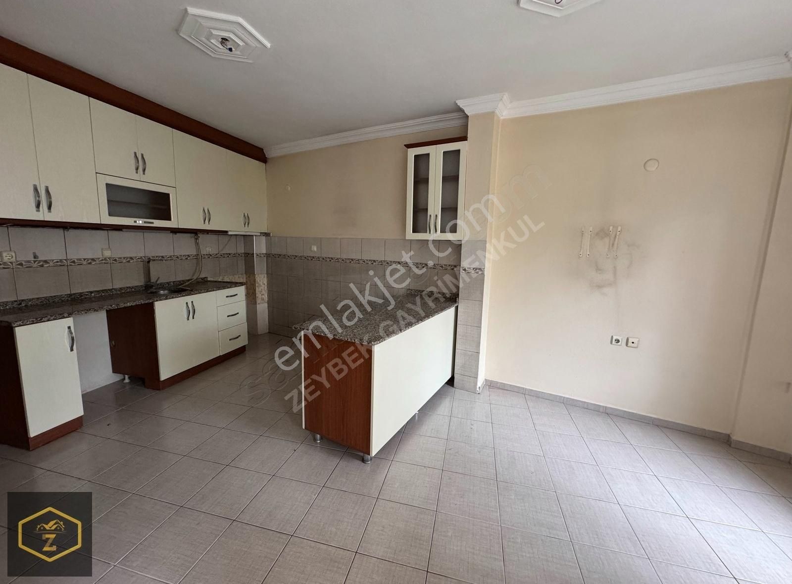 Zeybek Emlaktan Çarşı İçinde 3+1 Ara Kat Dairemiz Kiralıktır
