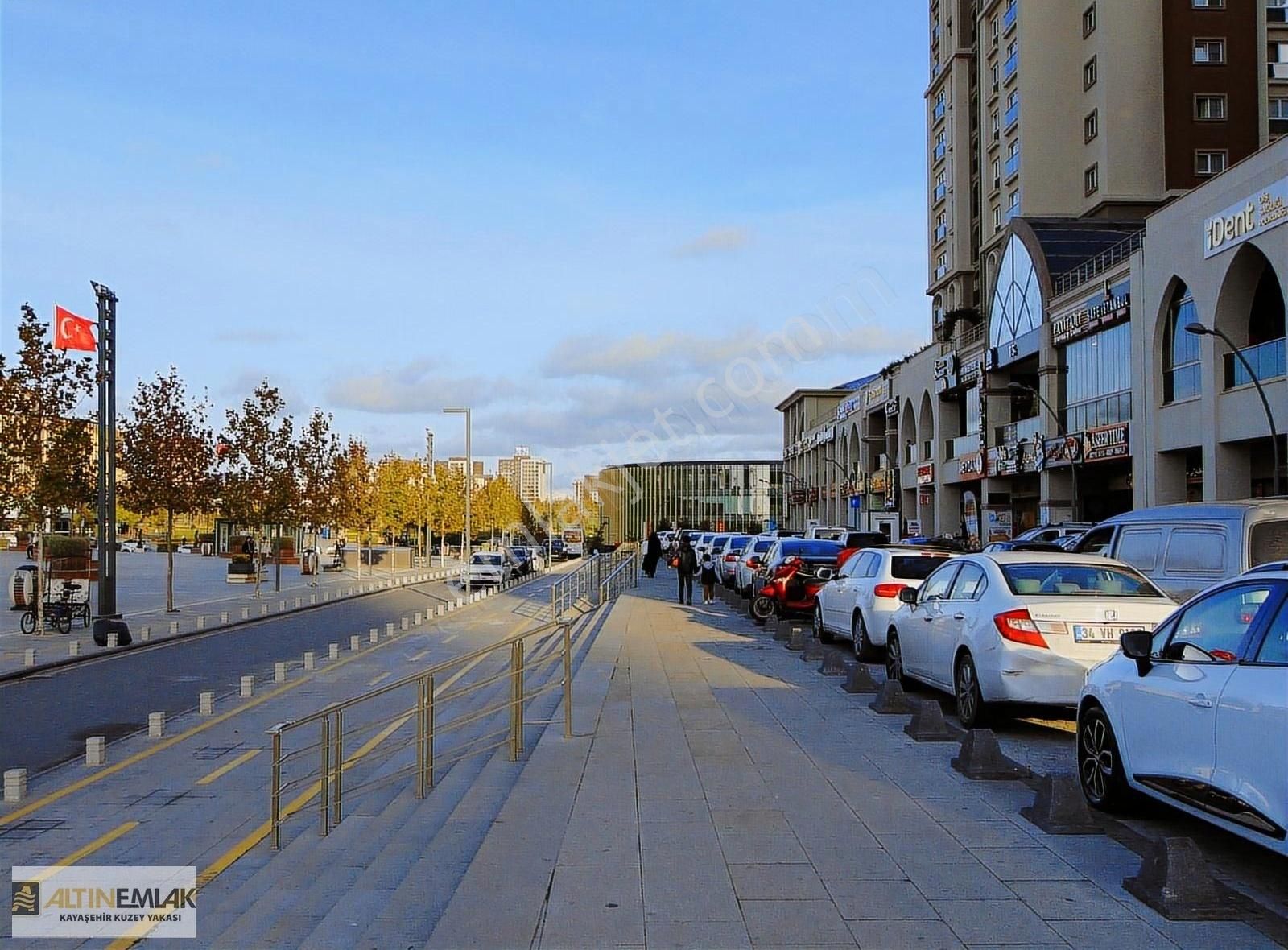 Park Mavera 1 Meydan Cephede Üst Katta Kiralık 250 M2 Dükkan