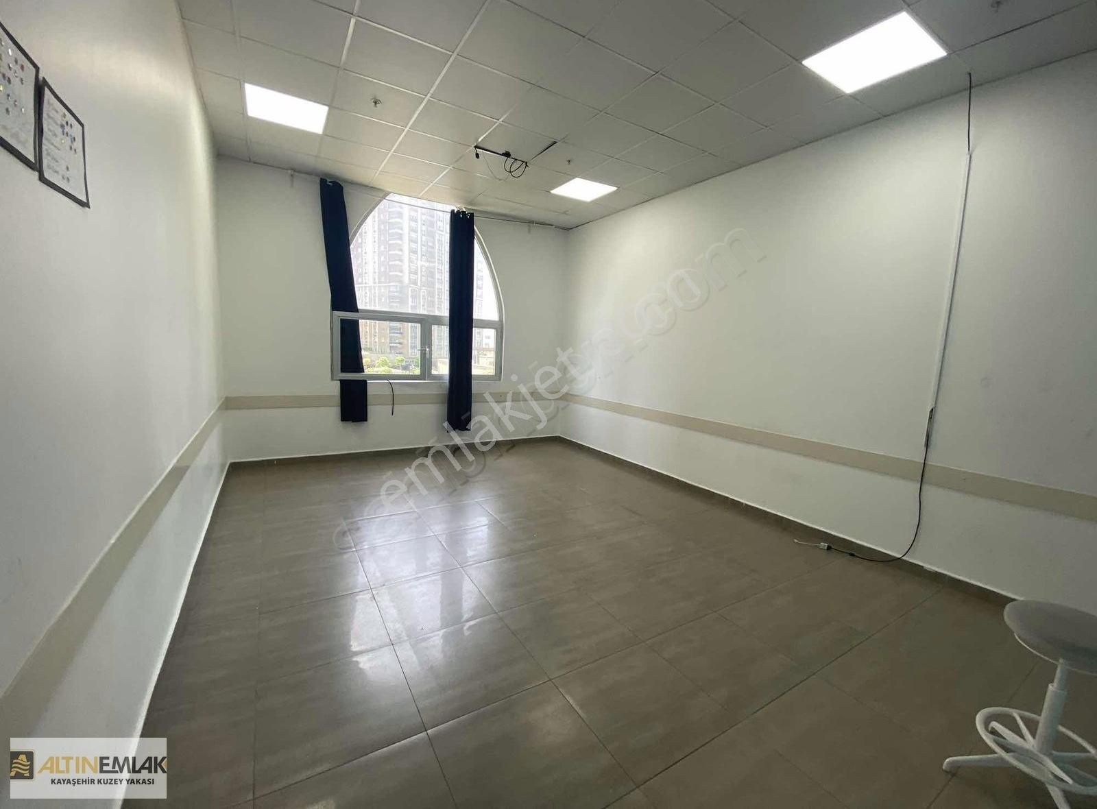 Park Mavera 1 Meydan Cephede Üst Katta Kiralık 250 M2 Dükkan - Görsel 2