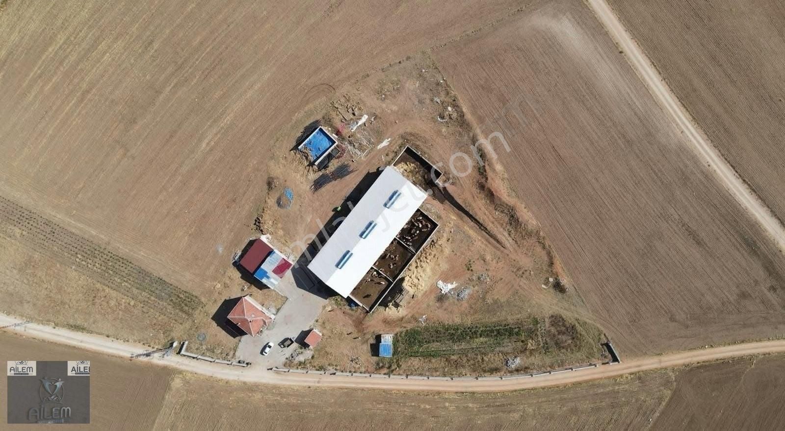 Felahiyede Son Sistem Kurulu 2 Katlı Evli Ahır 9.000 M2 Arsalı