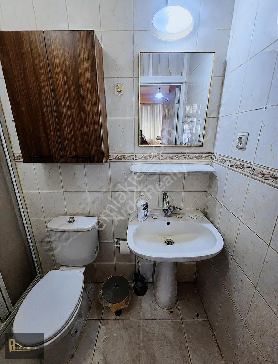Karşıyaka Müjgan Barutçu Sokak Mutfak Banyo Wc'li 28 M2 - Görsel 6
