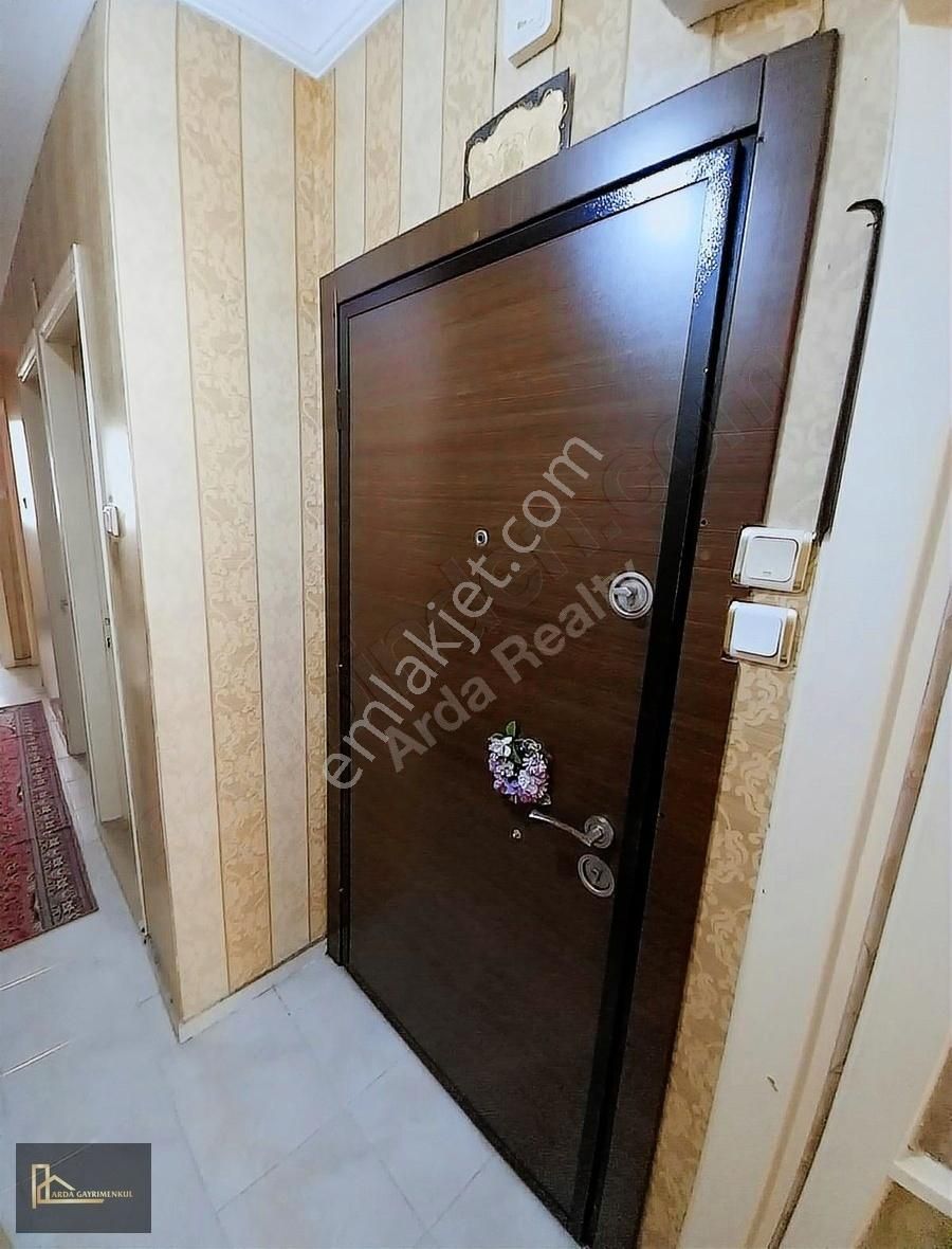 K.yaka Çarşı Yakını Geniş Sokak Çitf Cephe 2+1 75 M2 - Görsel 2