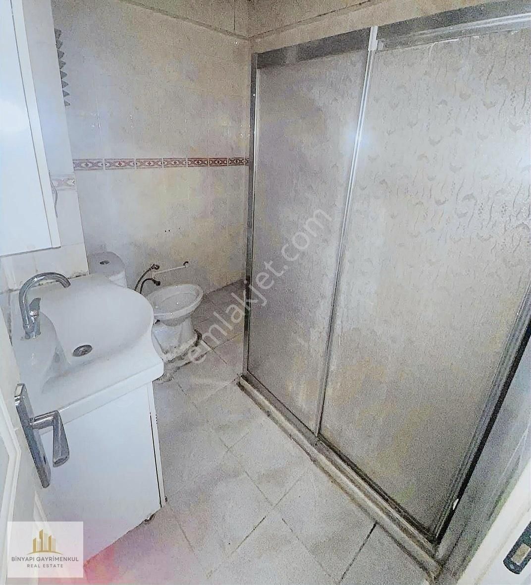 Genç Binada 2+1 Net 90 M2 Cadde Üzeri Önü Açık Ferah Emsalsiz