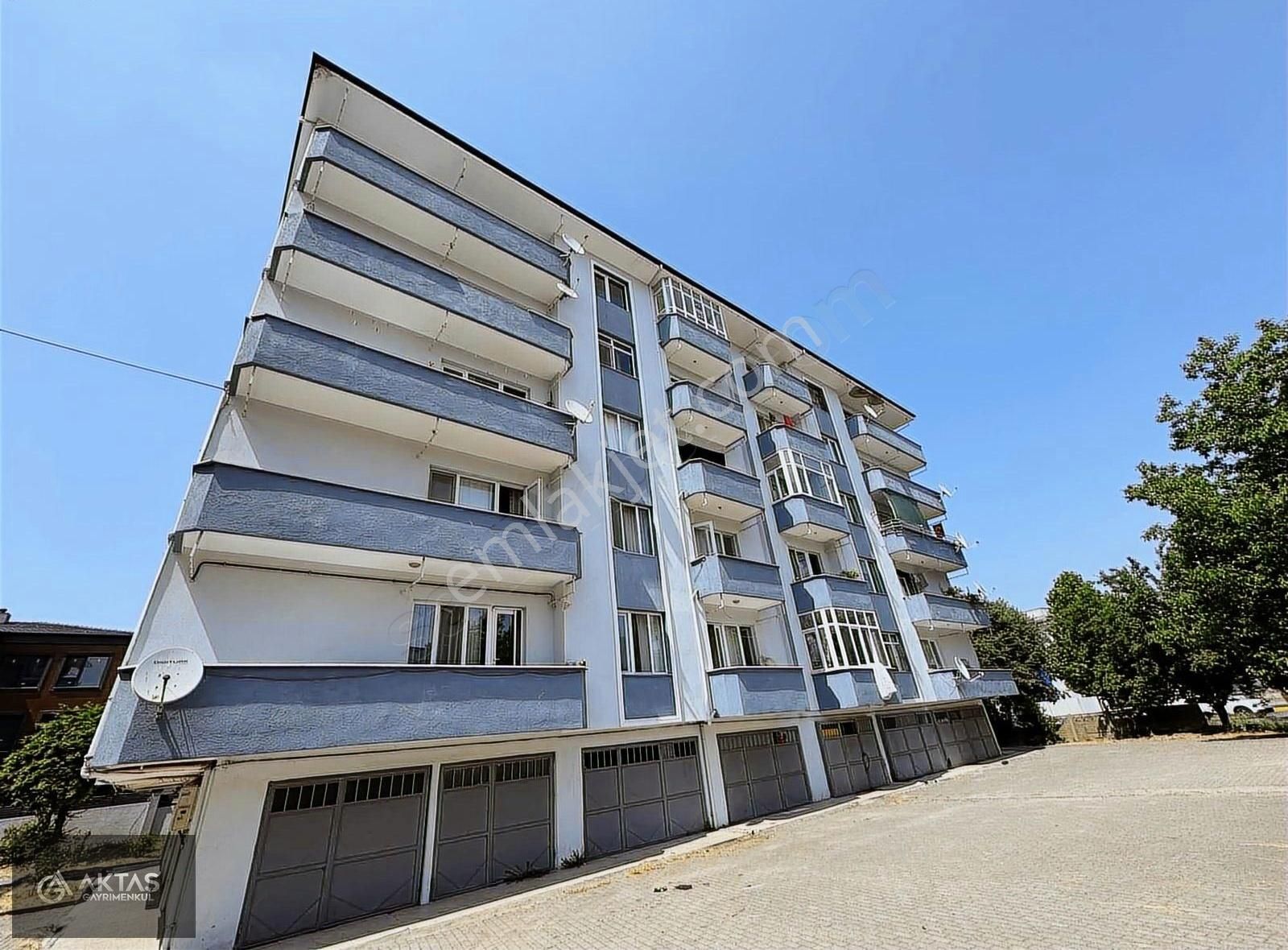 Serdivan Belediye Yakını Kiralık 3+1 Bakımlı Ve Site İçi Daire