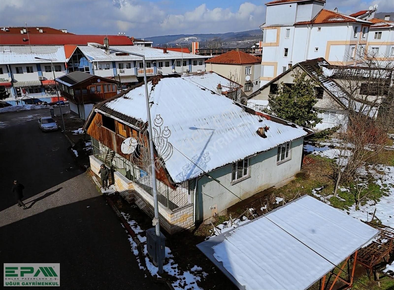 Epa Uğur'dan Kaynaşlı Merkezde Satılık Müstakil Ev Ve Arsası