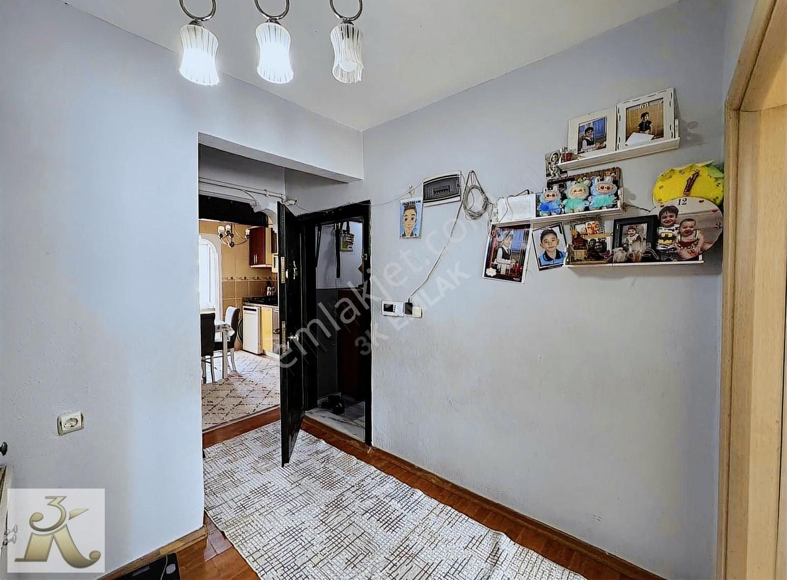 3k Emlak'tan Gazi Mah Satılık 2+1 Ara Kat Daire