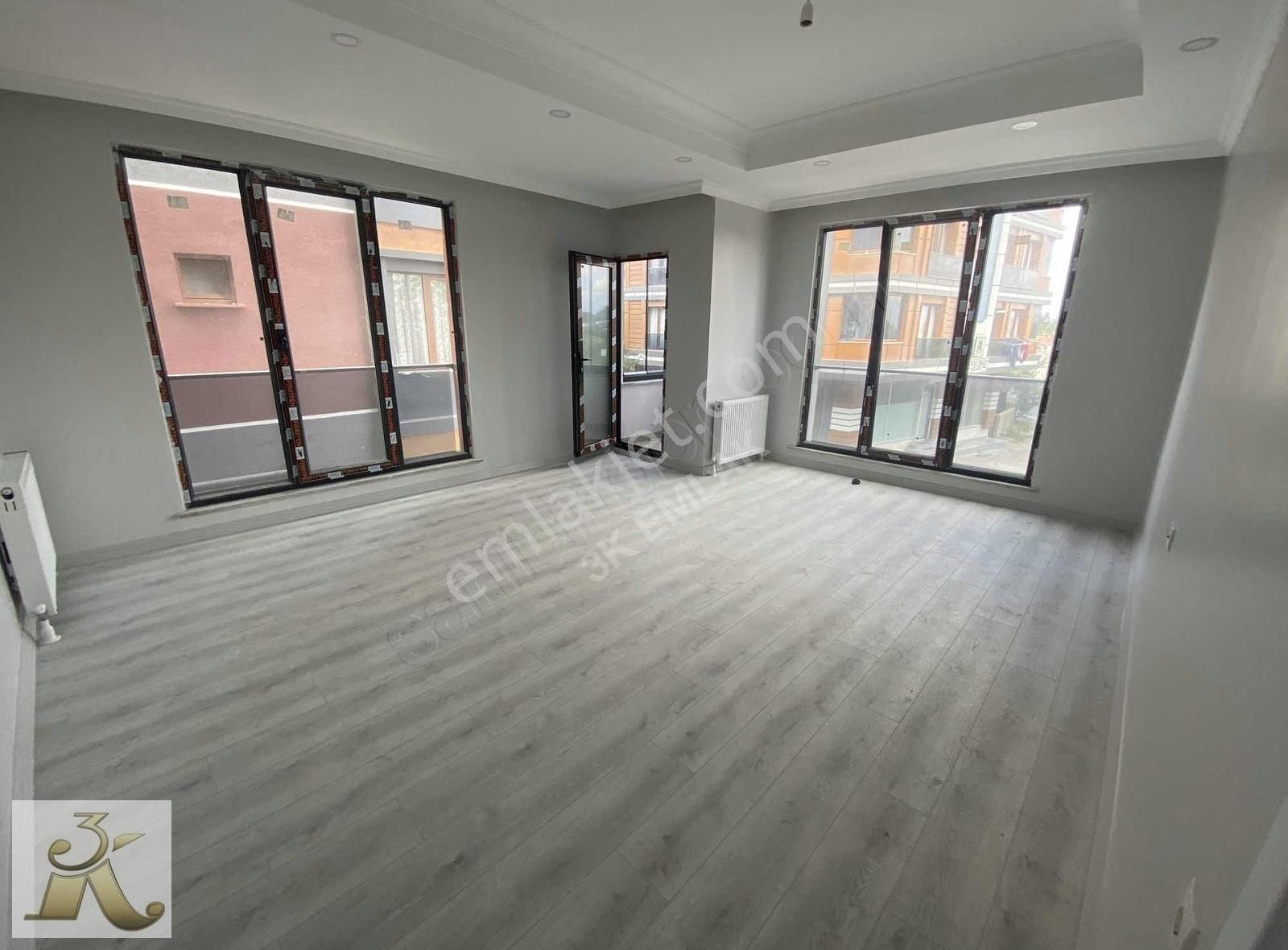 3k Emlak'tan Satılık Cadde Üzeri 100 M2 Ebeveyn Banyolu 1.kat