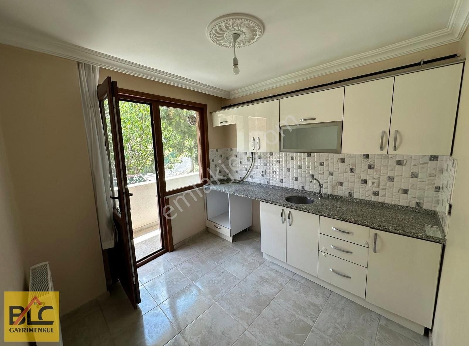 Kiralık 3+1 Arakat Asansörlü 4 Yaşında Çayırova Özgürlük Mah.