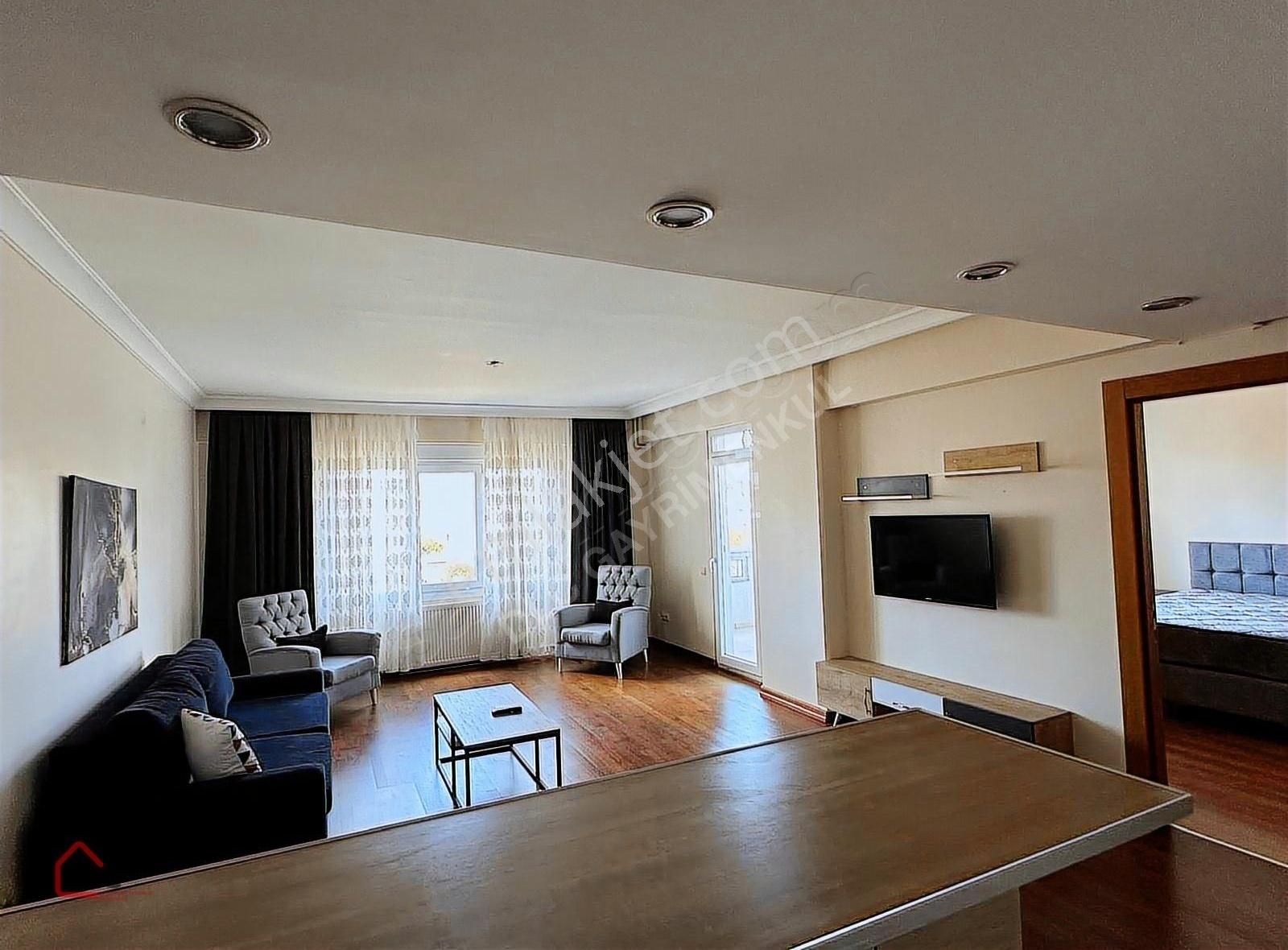 Pendik Çam Koza Courtta Ful Eşyalı 1+1, Havuz Manzaralı