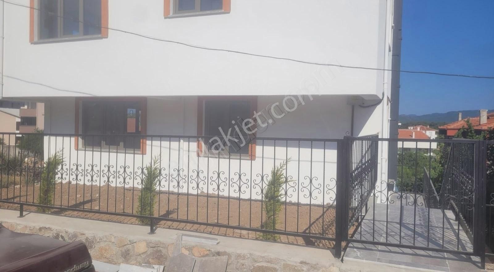 Uzay Emlaktan Çanakkale Ayvacık 0 1+1 Daire