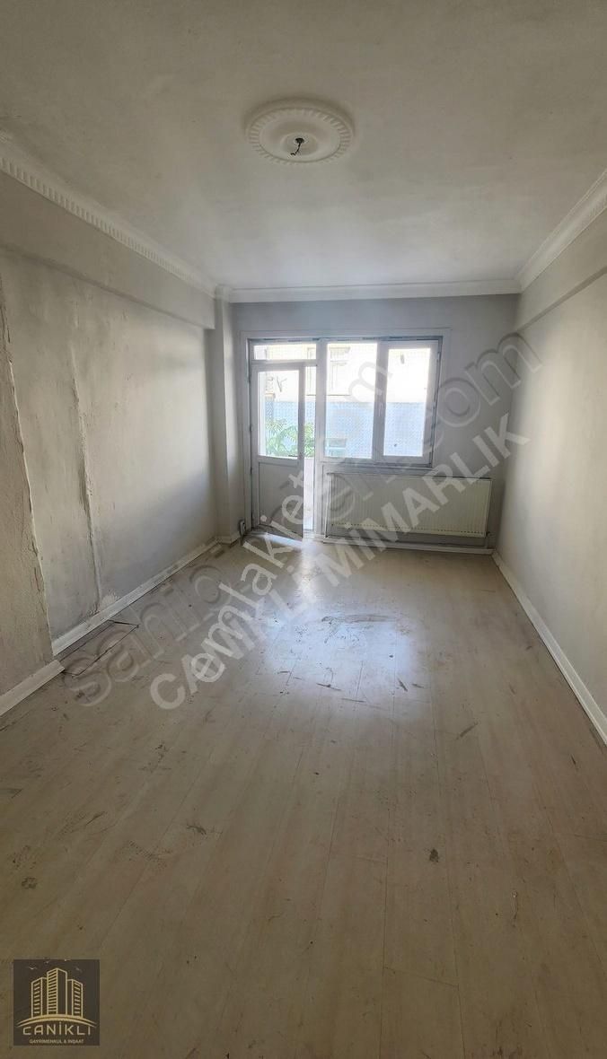 Karlıtepe Mah. Fırat Sokak Köşe Başı 1+1 60 M² Satılık Daire