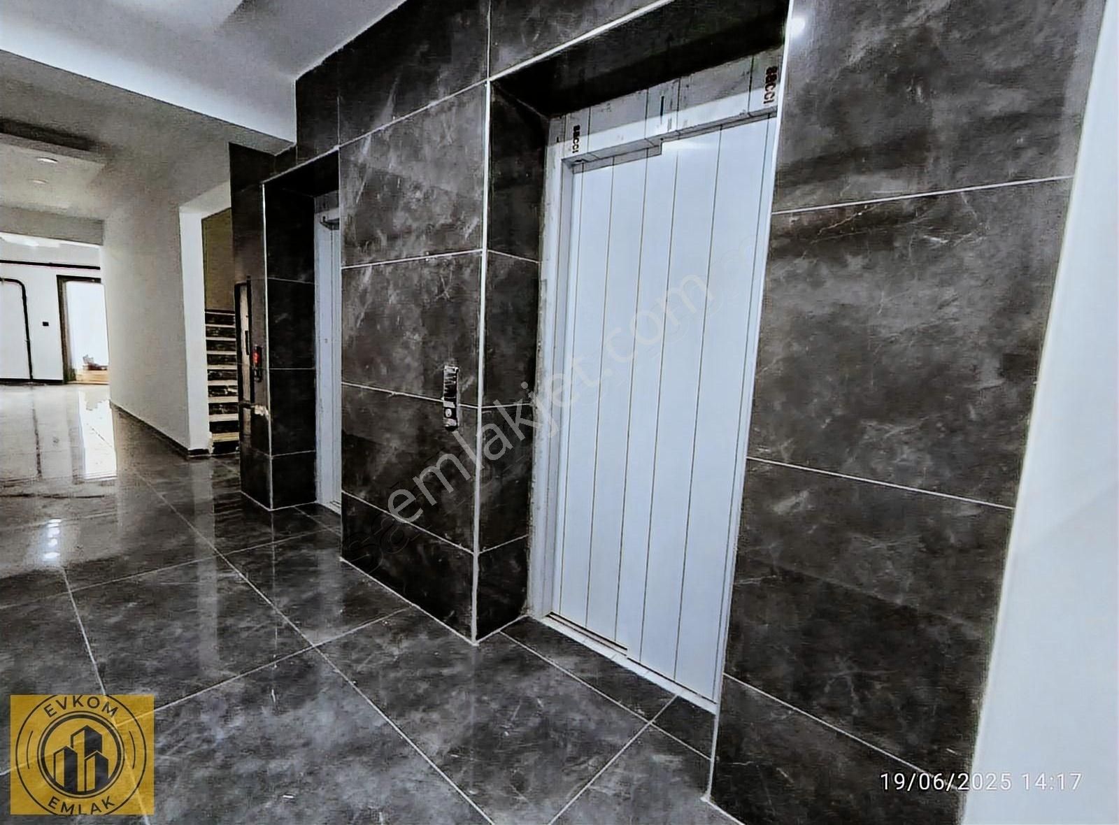 Evkom Emlaktan Cadde Üzeri Hatipler Mahallesinde Satlık Daire - Görsel 2