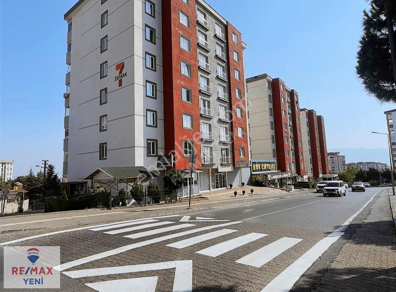 Remax Yeni'den Çocuk Hastanesi Civarı 4+1 Kiralık Site İçi Daire