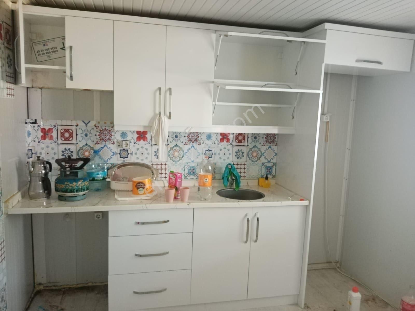 Bayındır Yeşilov 'da İçinde Prefabrik Evi Olan İmarlı Arsa - Görsel 7