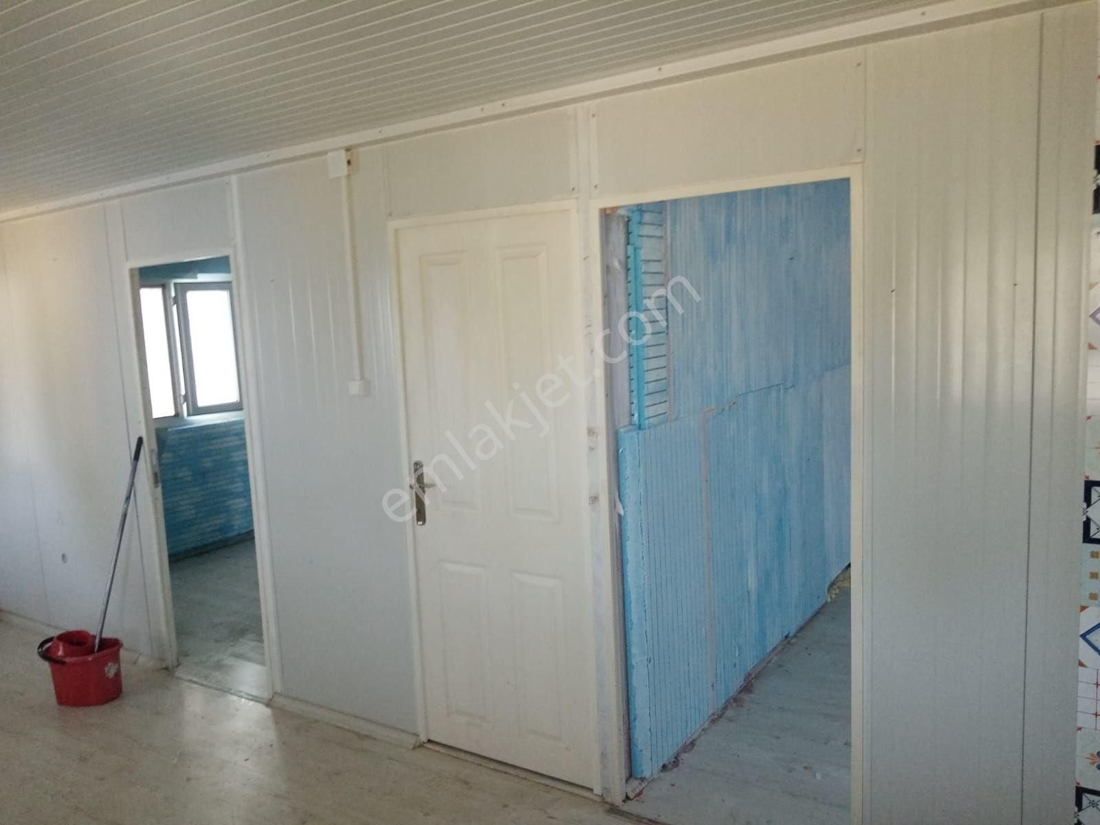 Bayındır Yeşilov 'da İçinde Prefabrik Evi Olan İmarlı Arsa - Görsel 6