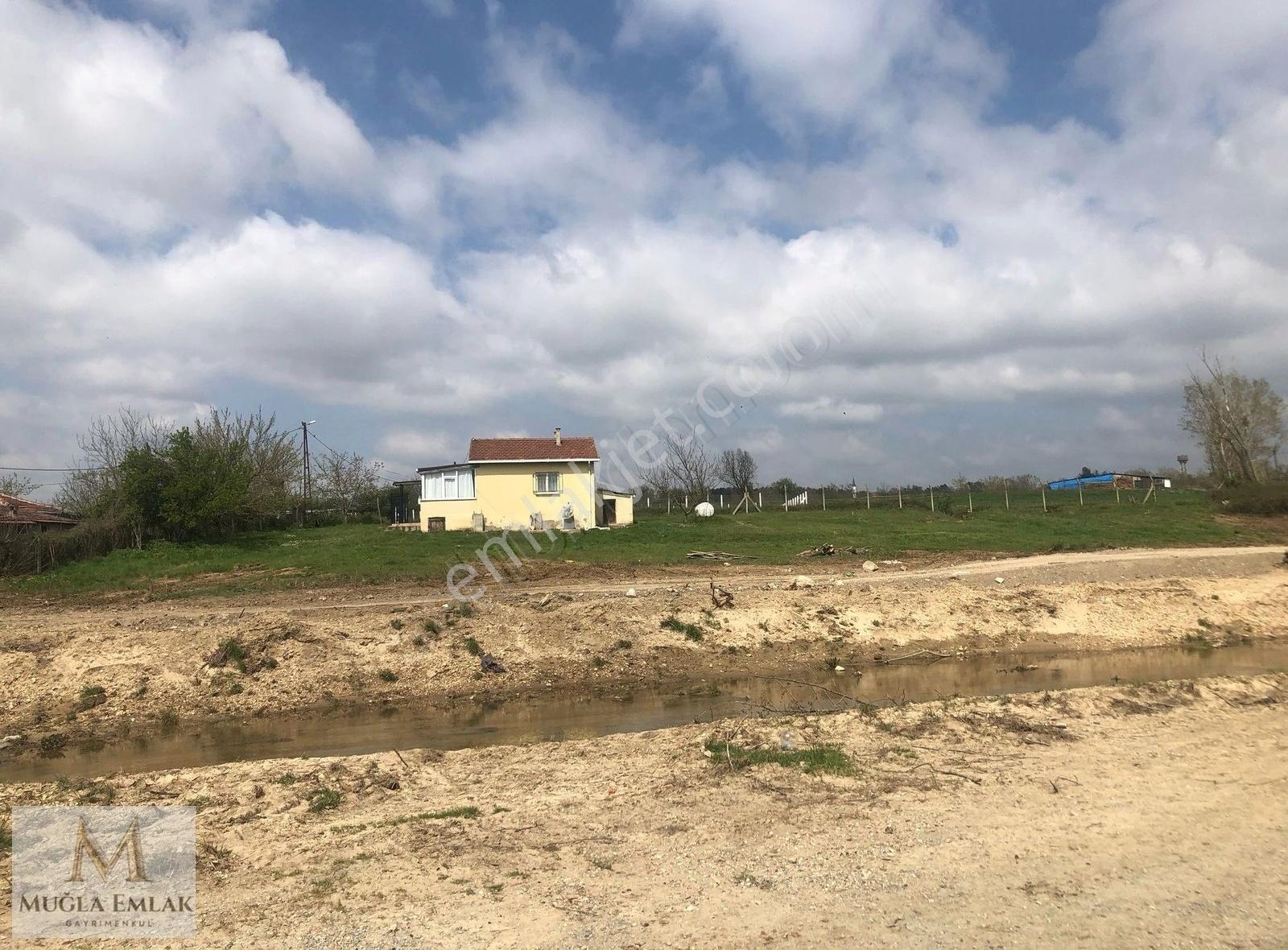 Saray Pazarcık 'ta Satılık 1790 M2 İçinde Ev Olan Arazi