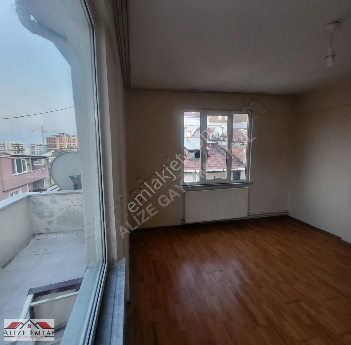 Alizeden Halkalı Merkezde Geniş Kat Mülkiyetli Boş Daire