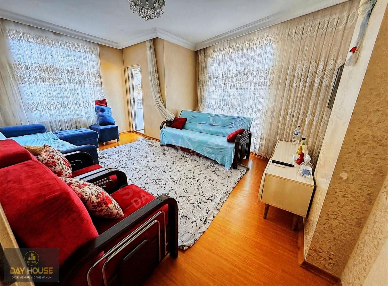 Day House Gayrimenkulden 2+1 Satılık Geniş Daire