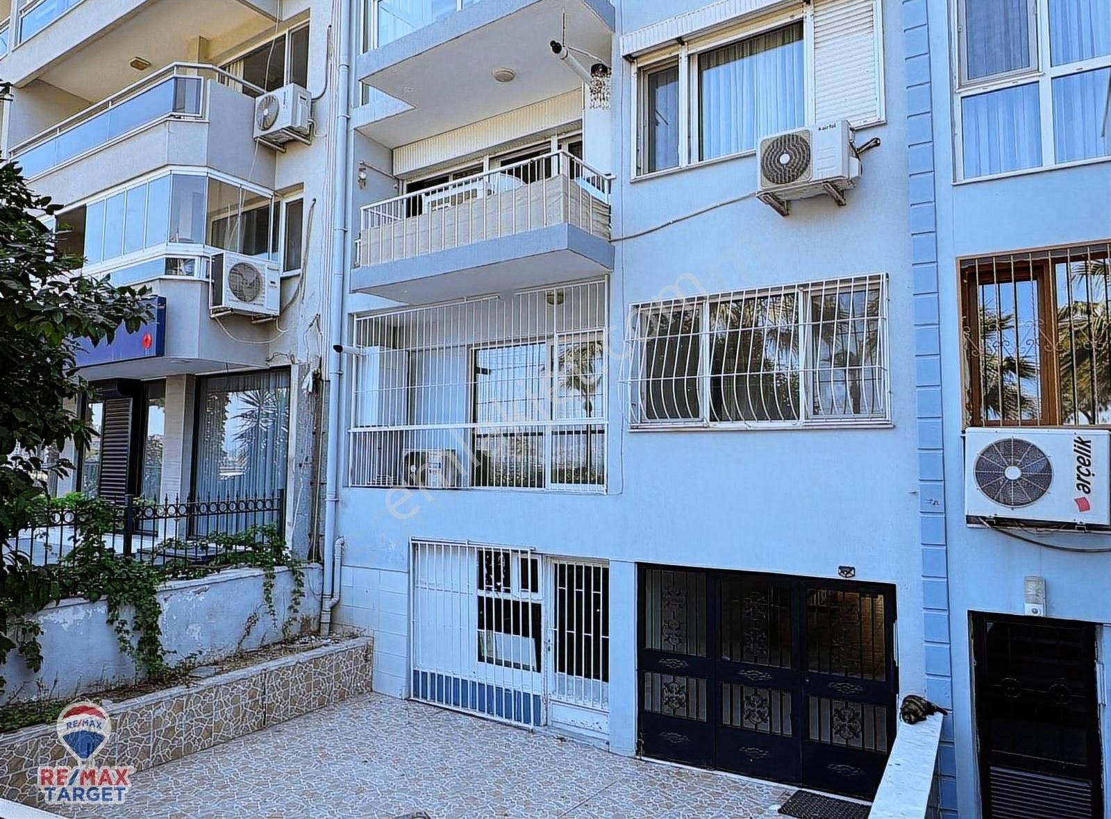 Remax Target'tan Mithatpaşa'da Deniz Manzaralı Kiralık 2+1 Daire