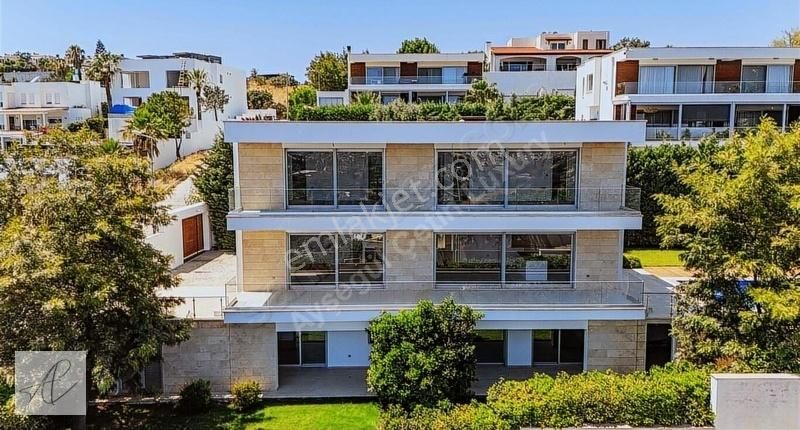 Bitez Villa Sombra - Deniz Manzaralı 6+2 Tripleks Villa