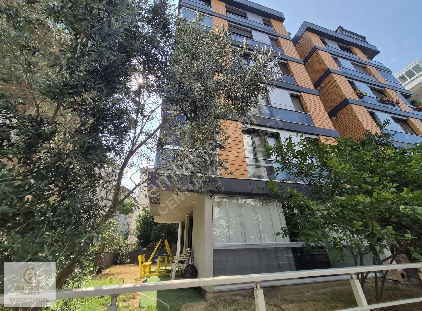 Maltepe Yalı Mah.sahile 2 Bina Mesafede Satılık 2+1 Daire