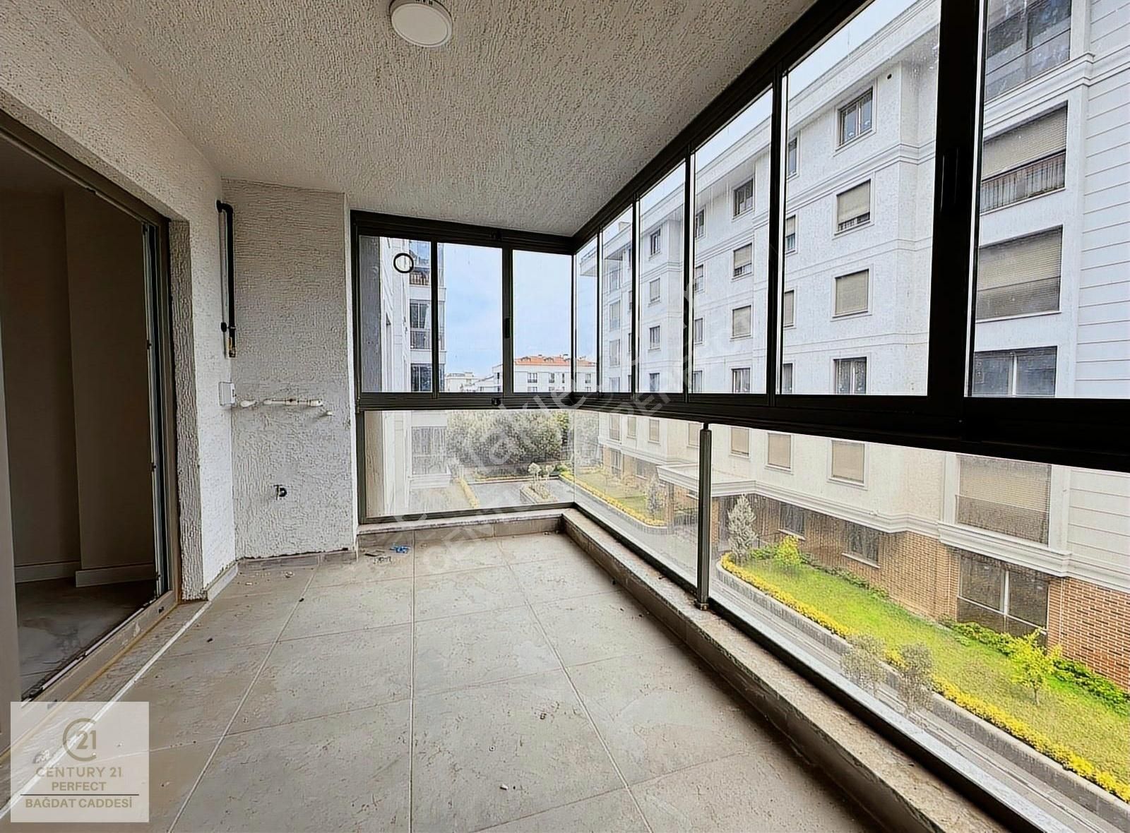 Tuzla Marinaya Yakın Site İçi 4+1 Satılık Daire