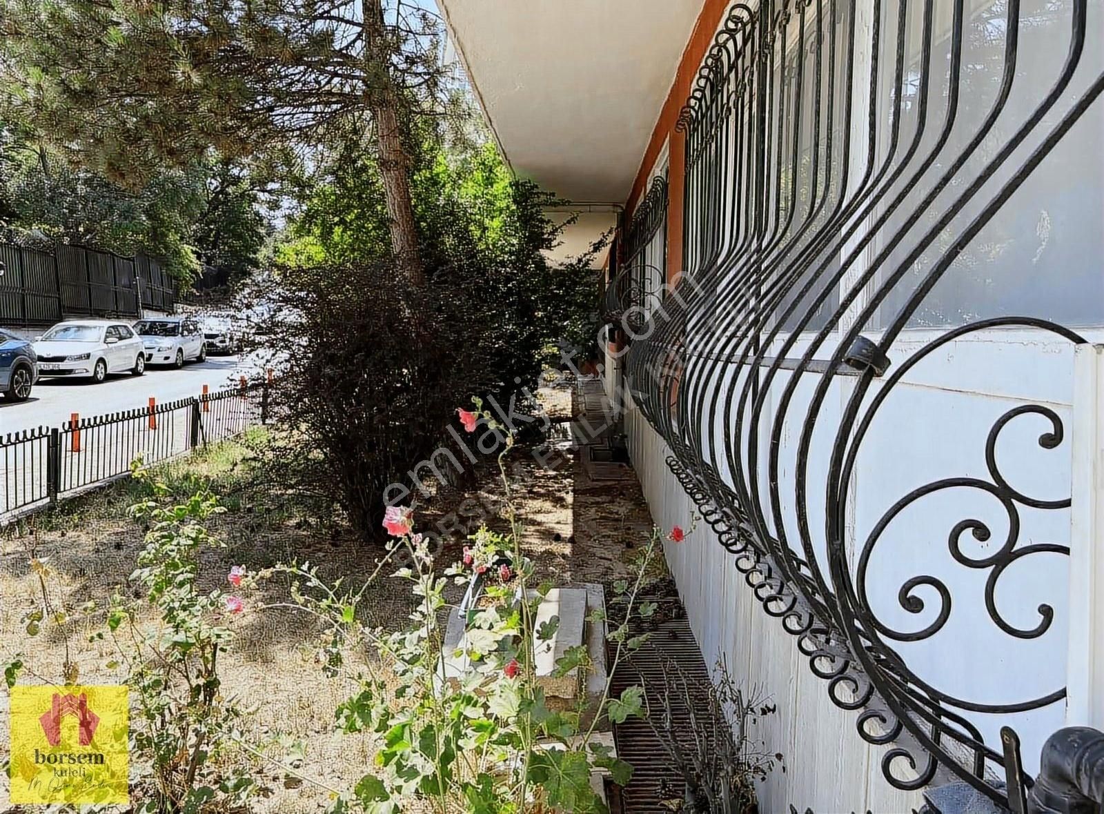 And Sokak Giriş Kat 2+1 Satılık