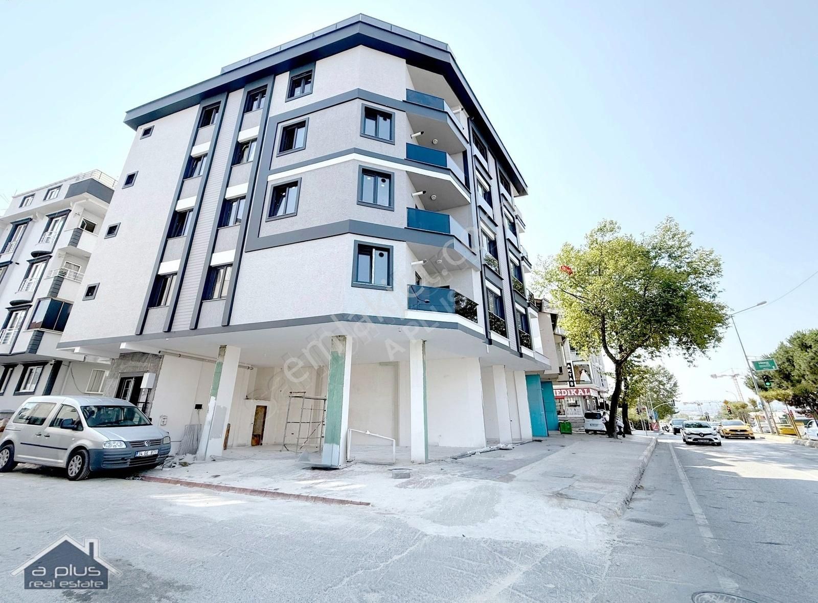 Sarıgazi Ana Cadde Üzeri Birçok İş Dalına Uygun Kiralık İşyeri