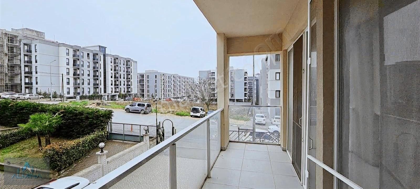 Almina Dan Site İçerisinde Lüks Tasarımlı 1+1 Geniş Daire