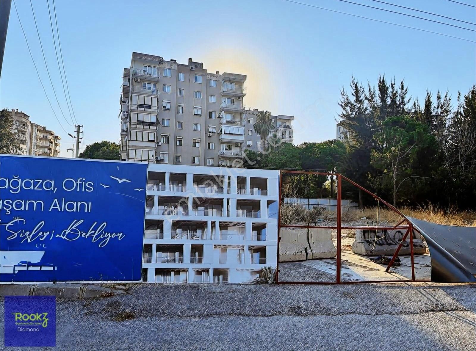 İzmir Bayraklı Osmangazi'de İnşaattan Satılık 2+1 Daire