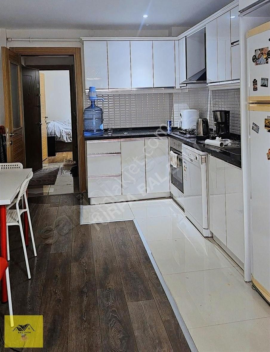 Karşıyaka Ordu Bulvarında Lüks Bina Açık Mutfak Geniş 1+1 Daire