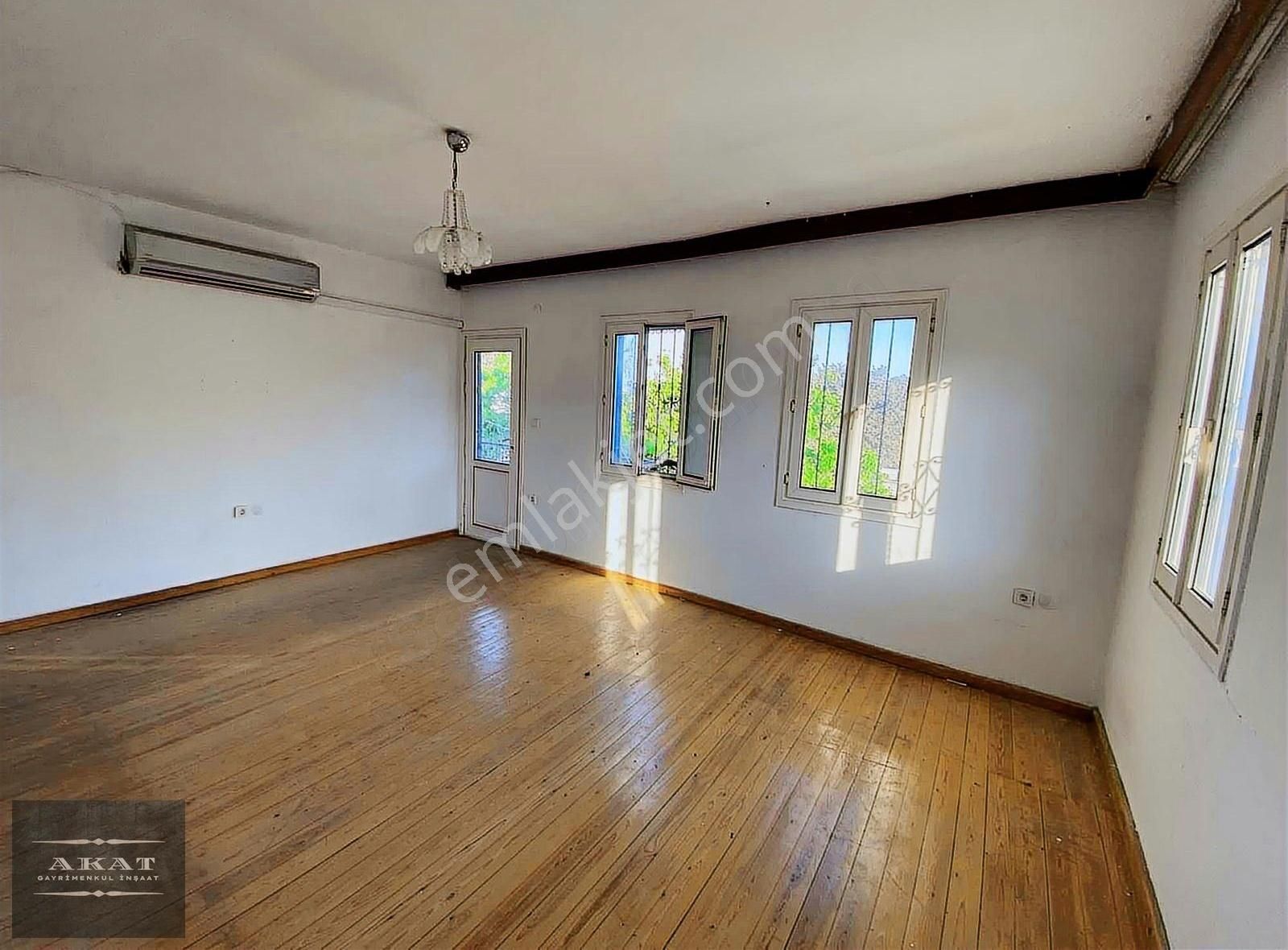 Dereköy Peksimet'de Ayrı Mutfaklı Kiralık 3+1 Üst Kat Daire