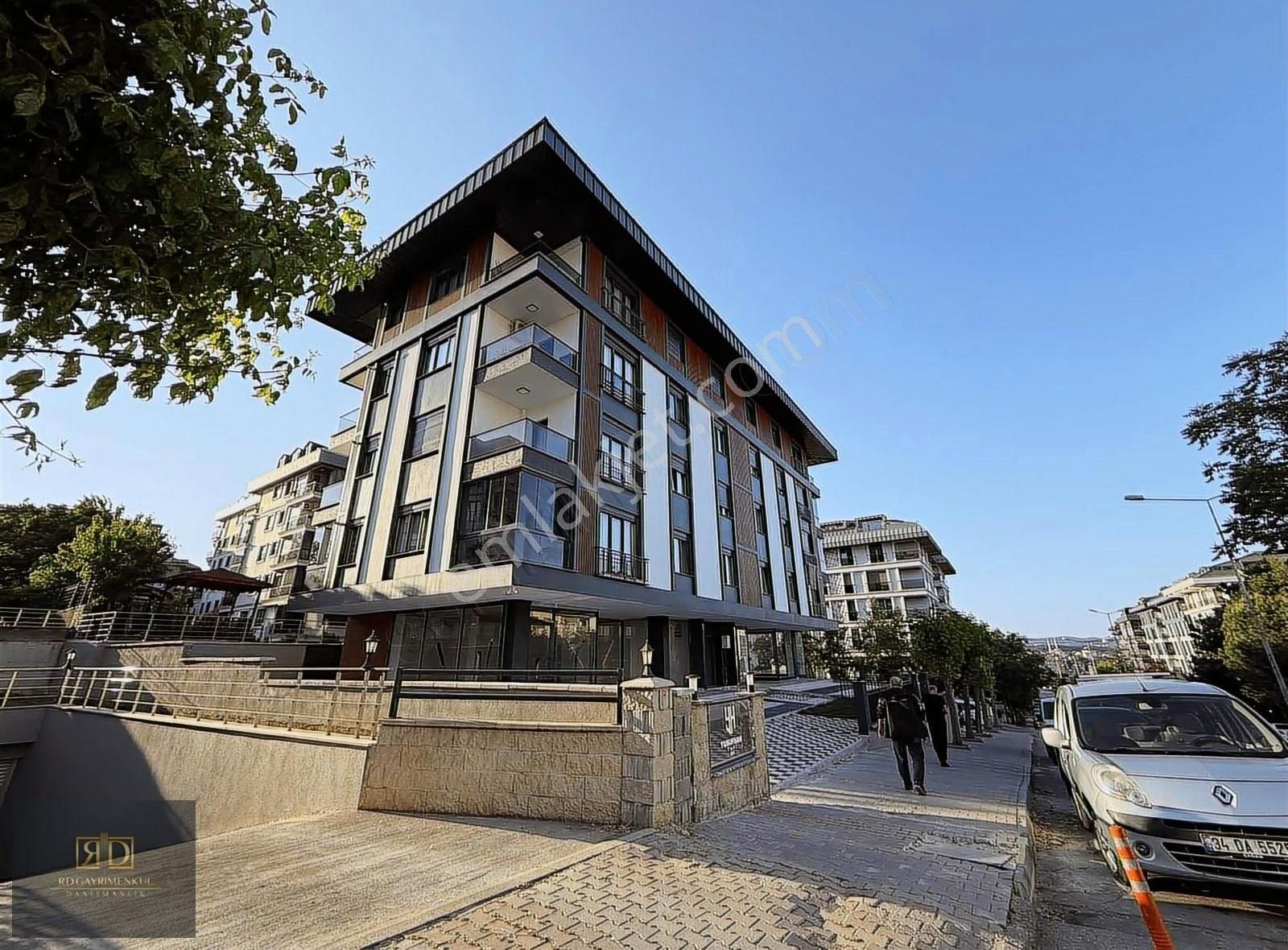 Üsküdar Küçüksu Mah Atabek Cad Üzerinde 3+1 Ferah Kapalı Otopark