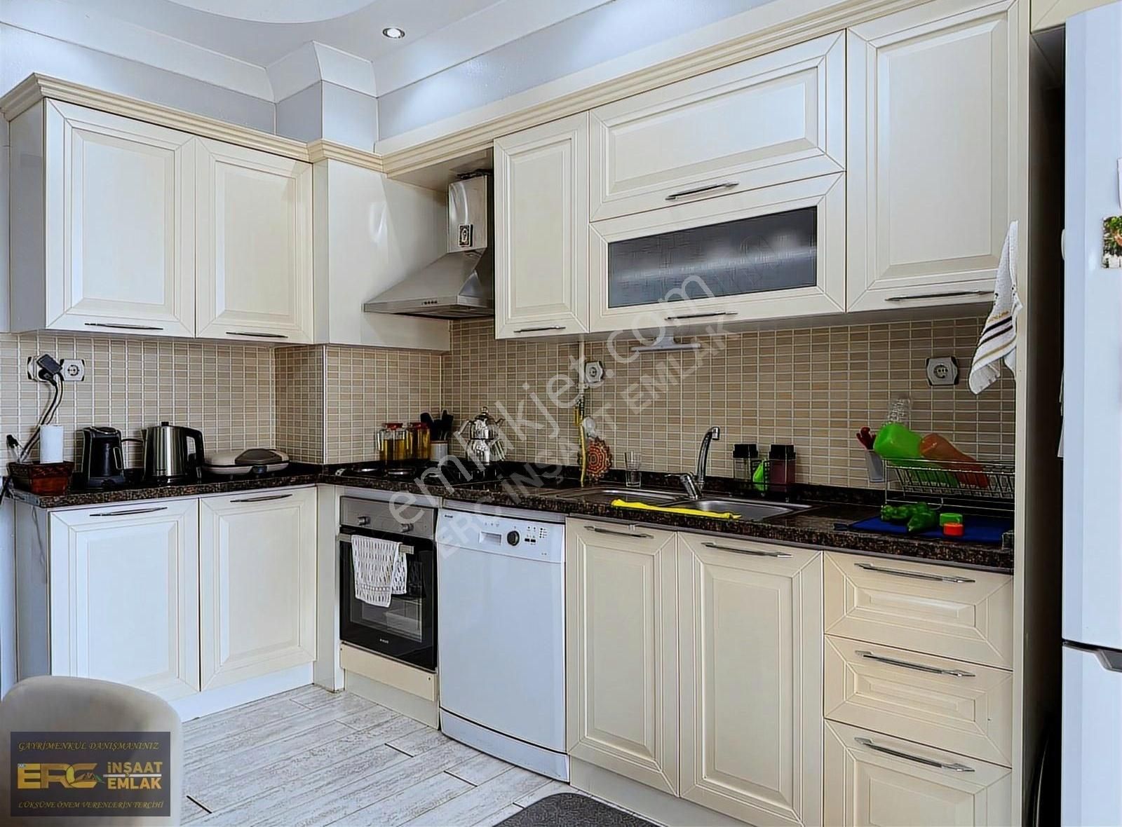 Tekerek Küçük Ev Civarı Sosyal Donatılı Satılık Çakma 4+1 Daire
