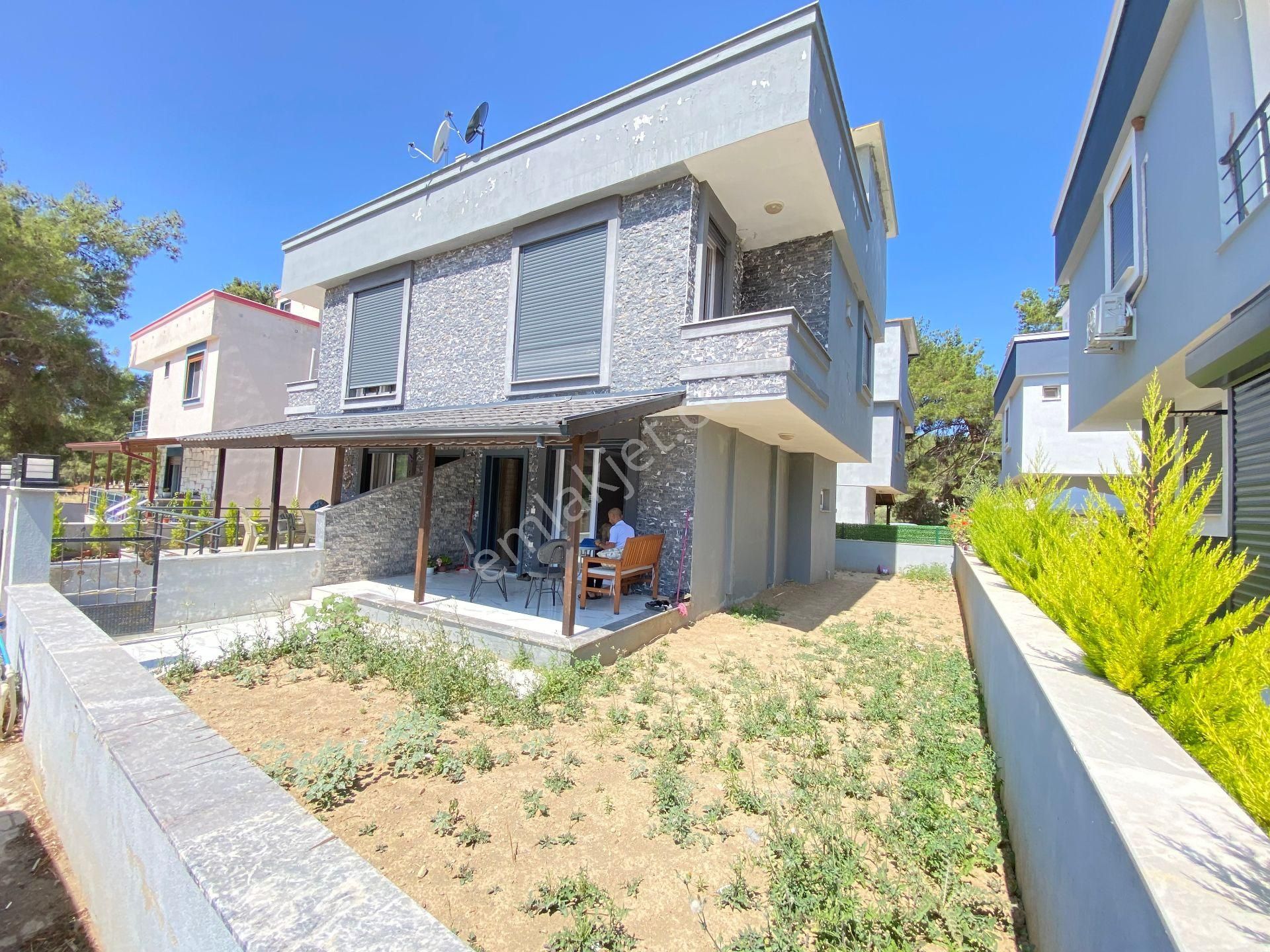Seferihisar Payamlı De Köşe Villa Geniş Bahçeli Satılık 3+1 Villa