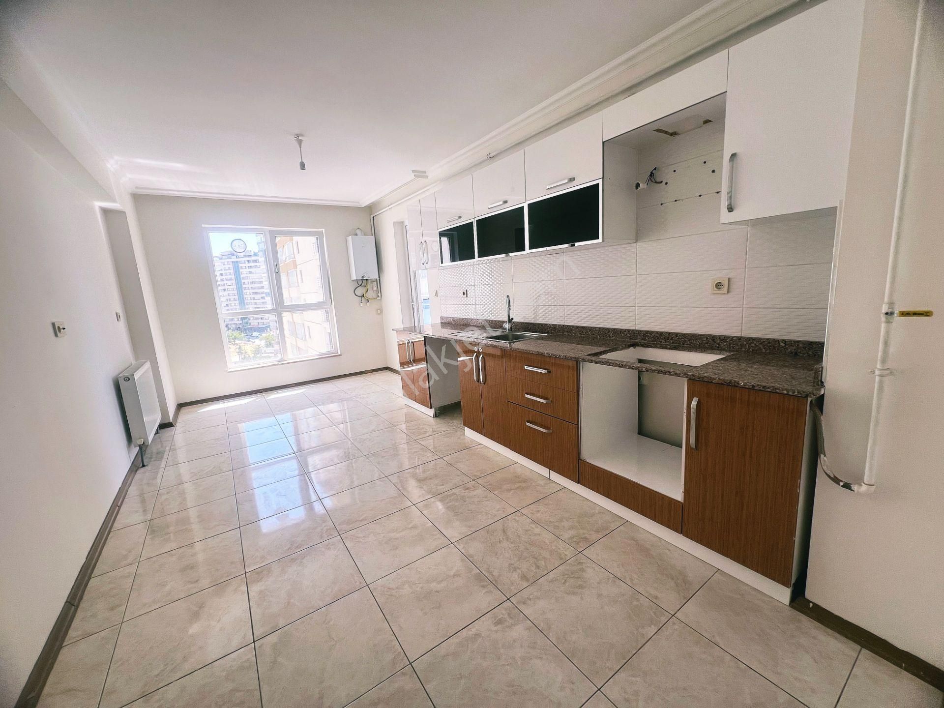 Cihandan Kayalar Da Güventepe Cadde Veysel Şatır Cadde Yakını Kiralık 4+1 Daire