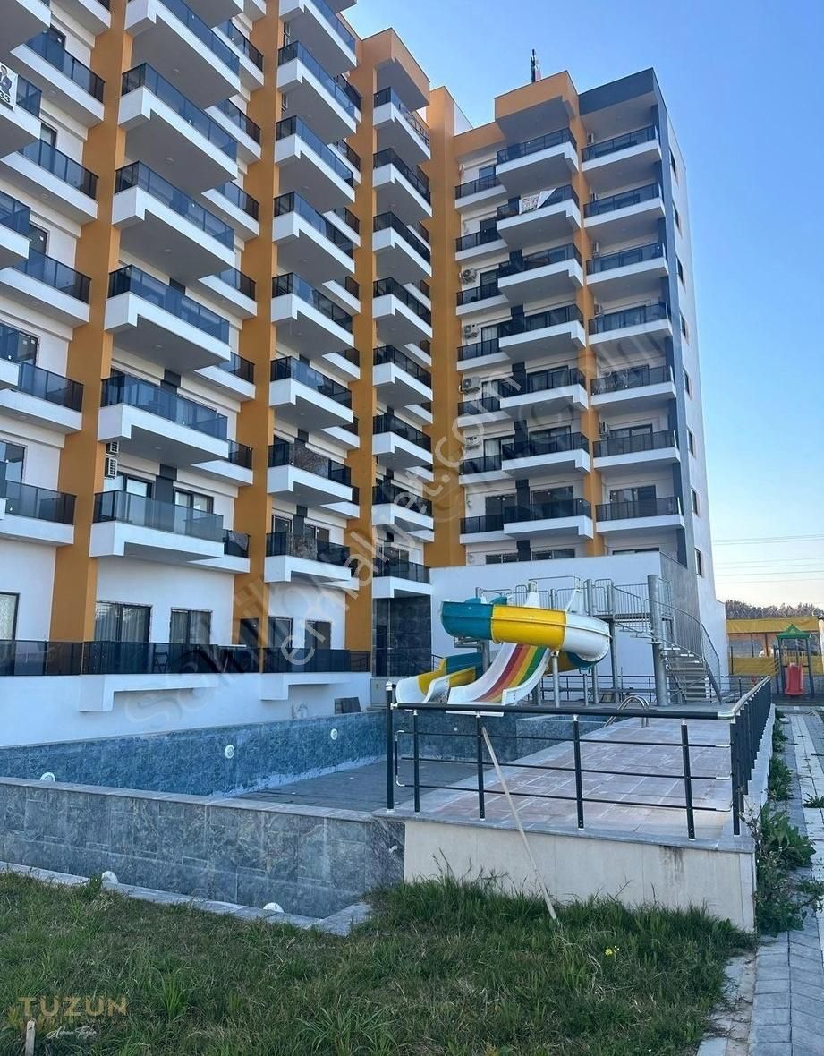 Tüzün'den Mersin Tömük De Havuzlu Eşyalı 1+1 Kiralık Daire