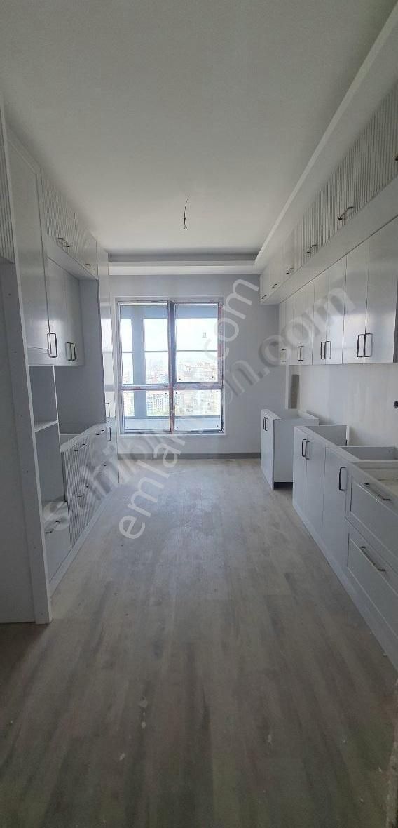 4+1 Sıfır Yapılı Daire